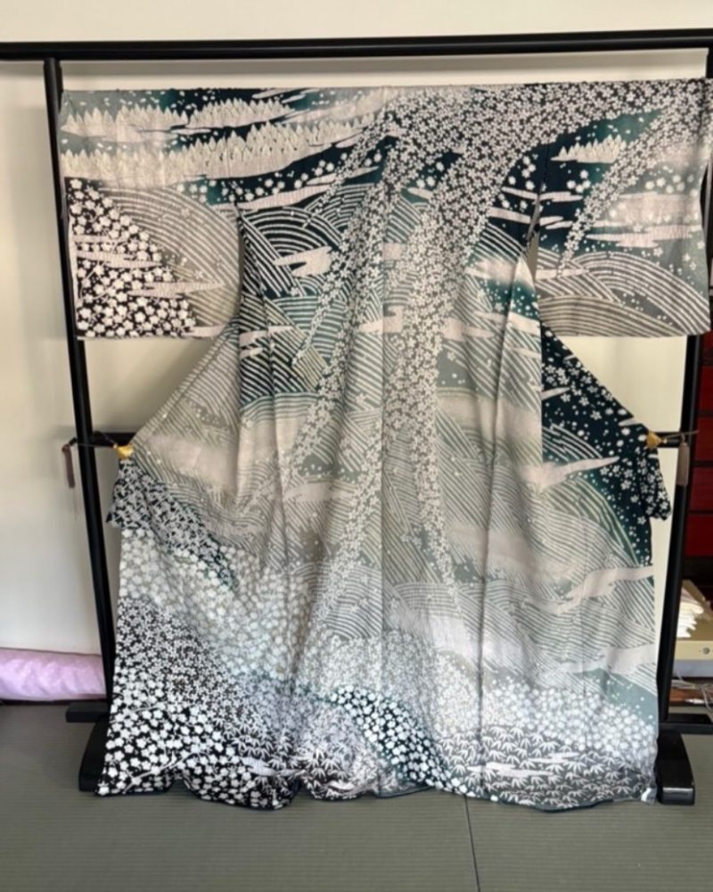 波に小花